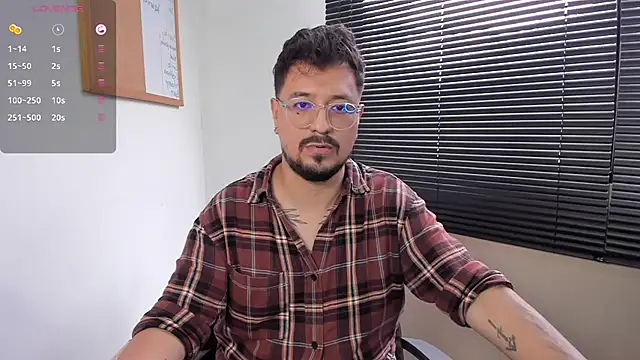 Snapshot of DaviidEvans_ chatting on 12.13.24 DaviidEvans online show from 12.13.24