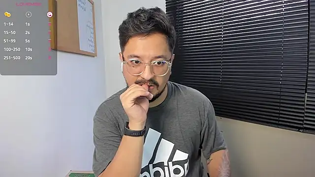 Snapshot of DaviidEvans_ chatting on 12.17.24 DaviidEvans online show from 12.17.24