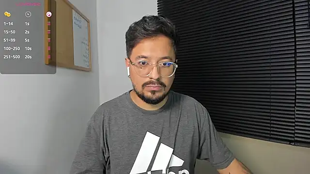 Snapshot of DaviidEvans_ chatting on 12.18.24 DaviidEvans online show from 12.18.24