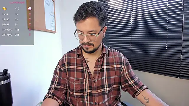 Snapshot of DaviidEvans_ chatting on 12.19.24 DaviidEvans online show from 12.19.24