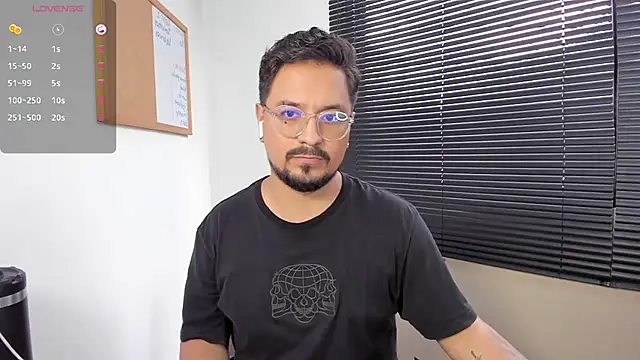 Snapshot of DaviidEvans_ chatting on 12.21.24 DaviidEvans online show from 12.21.24