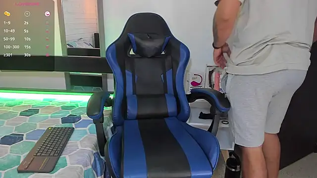 Snapshot of DaviidEvans_ chatting on 10.04.25 DaviidEvans online show from 10.04.25