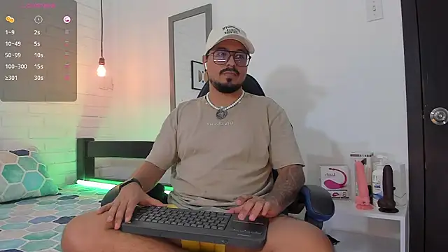 Snapshot of DaviidEvans_ chatting on 10.07.25 DaviidEvans online show from 10.07.25