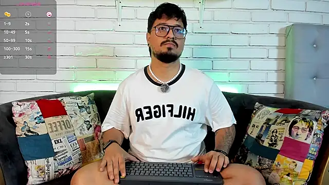 Snapshot of DaviidEvans_ chatting on 11.27.25 DaviidEvans online show from 11.27.25