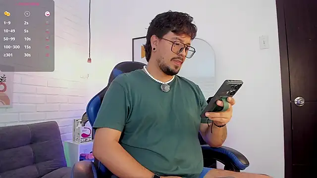 Snapshot of DaviidEvans_ chatting on 12.20.25 DaviidEvans online show from 12.20.25