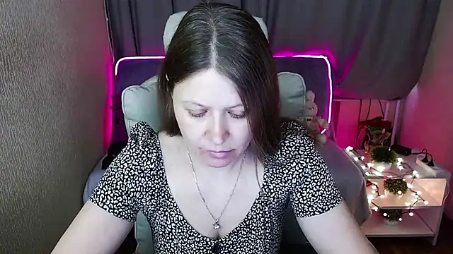 Snapshot of alekasamui chatting on 01.27.25 alekasamui online show from 01.27.25