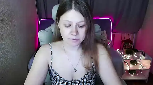 Snapshot of alekasamui chatting on 01.28.25 alekasamui online show from 01.28.25