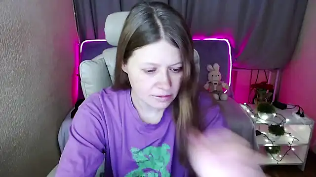 Snapshot of alekasamui chatting on 02.05.25 alekasamui online show from 02.05.25