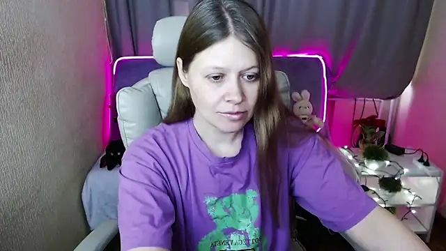 Snapshot of alekasamui chatting on 02.05.25 alekasamui online show from 02.05.25