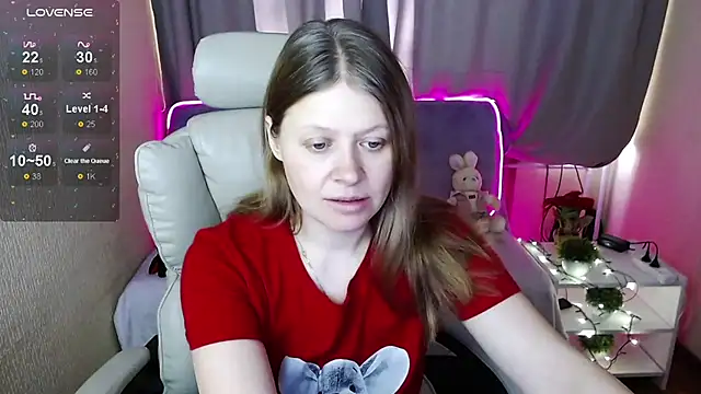 Snapshot of alekasamui chatting on 02.25.25 alekasamui online show from 02.25.25