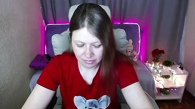 Snapshot of alekasamui chatting on 03.13.25 alekasamui online show from 03.13.25