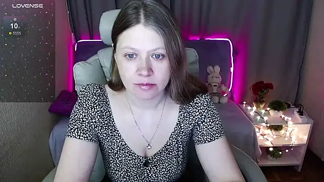 Snapshot of alekasamui chatting on 03.13.25 alekasamui online show from 03.13.25