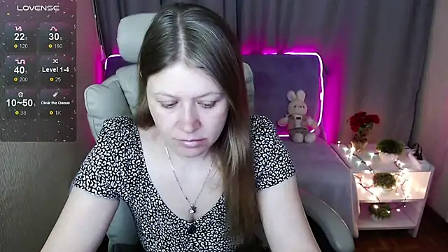 Snapshot of alekasamui chatting on 03.18.25 alekasamui online show from 03.18.25