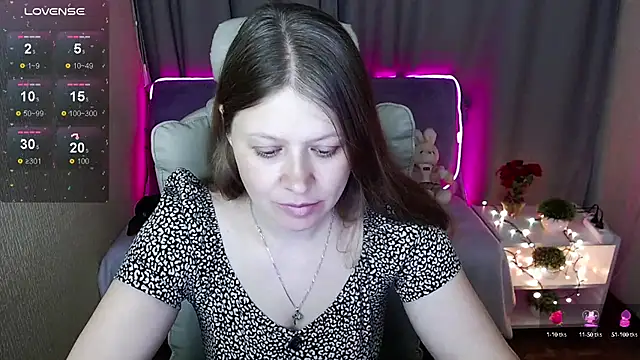 Snapshot of alekasamui chatting on 03.18.25 alekasamui online show from 03.18.25