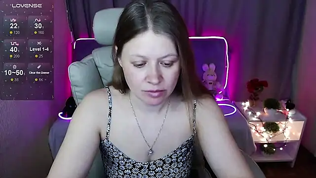 Snapshot of alekasamui chatting on 03.20.25 alekasamui online show from 03.20.25