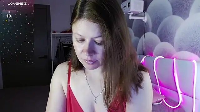 Snapshot of alekasamui chatting on 09.21.25 alekasamui online show from 09.21.25