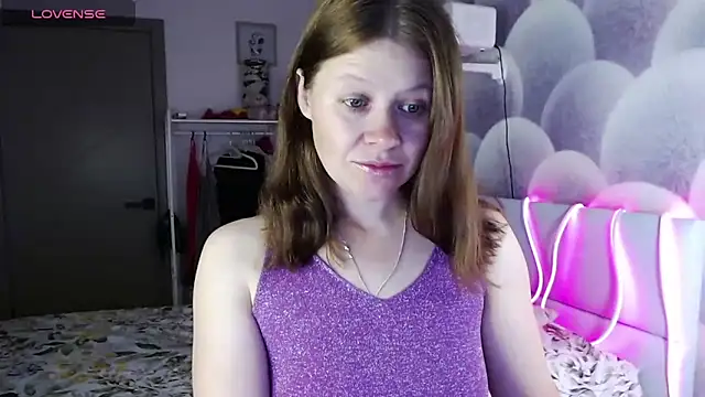 Snapshot of alekasamui chatting on 09.25.25 alekasamui online show from 09.25.25