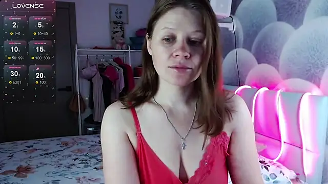 Snapshot of alekasamui chatting on 10.15.25 alekasamui online show from 10.15.25