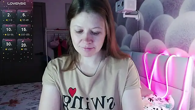 Snapshot of alekasamui chatting on 10.16.25 alekasamui online show from 10.16.25