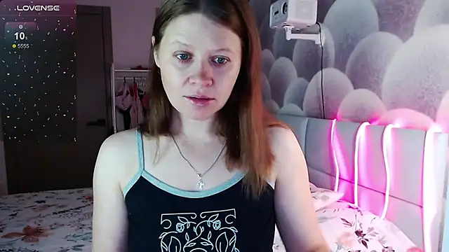 Snapshot of alekasamui chatting on 10.18.25 alekasamui online show from 10.18.25