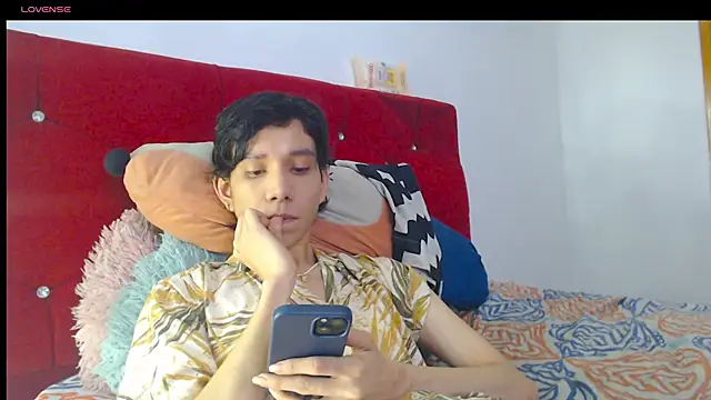 Snapshot of LAICK_01 chatting on 04.22.26 LAICK 01 online show from 04.22.26