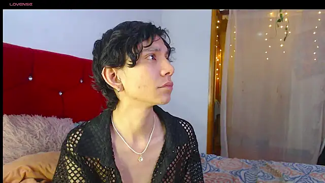 Snapshot of LAICK_01 chatting on 04.25.26 LAICK 01 online show from 04.25.26