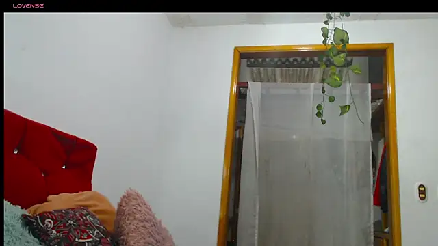 Snapshot of LAICK_01 chatting on 04.29.26 LAICK 01 online show from 04.29.26