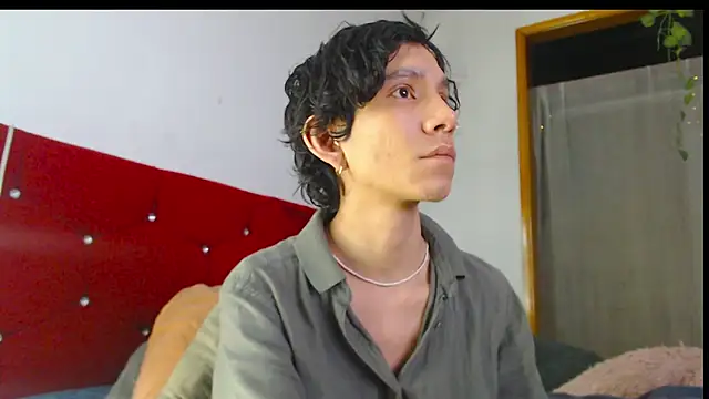 Snapshot of LAICK_01 chatting on 05.12.26 LAICK 01 online show from 05.12.26