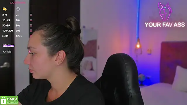 Snapshot of ava_blue chatting on 03.19.25 ava blue online show from 03.19.25