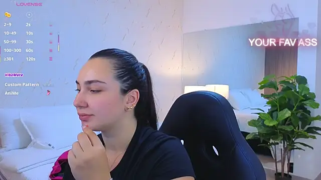 Snapshot of ava_blue chatting on 09.30.25 ava blue online show from 09.30.25