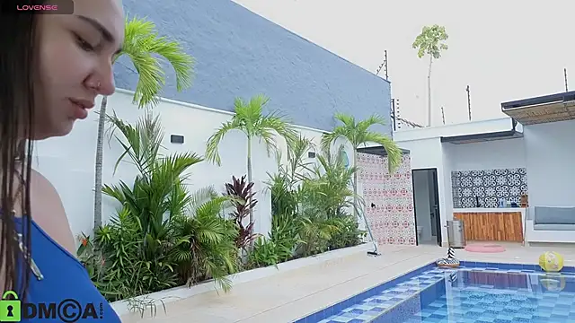 Snapshot of ava_blue chatting on 10.05.25 ava blue online show from 10.05.25