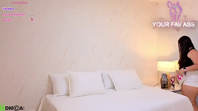 Snapshot of ava_blue chatting on 10.16.25 ava blue online show from 10.16.25