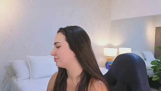 Snapshot of ava_blue chatting on 04.14.26 ava blue online show from 04.14.26