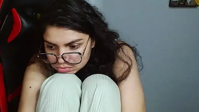 Snapshot of Nikkykora15 chatting on 01.10.25 Nikkykora15 online show from 01.10.25