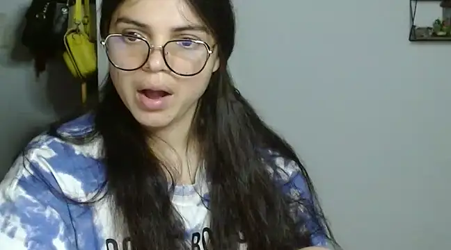 Snapshot of Nikkykora15 chatting on 01.12.25 Nikkykora15 online show from 01.12.25