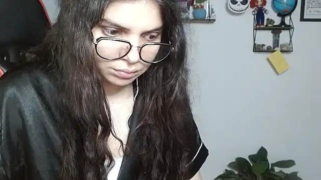 Snapshot of Nikkykora15 chatting on 02.18.25 Nikkykora15 online show from 02.18.25