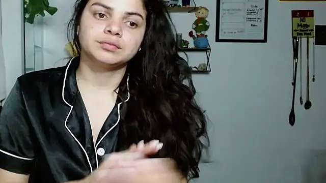 Snapshot of Nikkykora15 chatting on 09.30.25 Nikkykora15 online show from 09.30.25