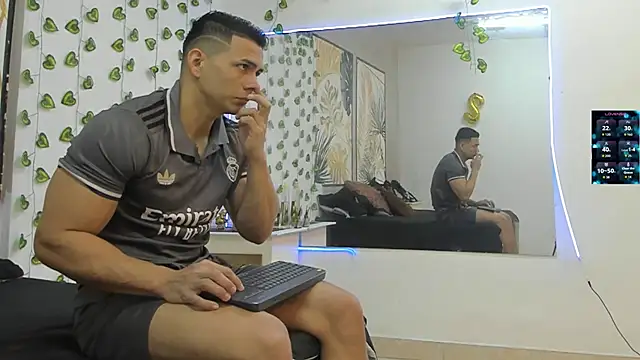 Snapshot of ChoreyTaiylor chatting on 11.15.25 ChoreyTaiylor online show from 11.15.25