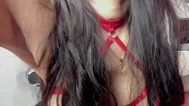 Snapshot of gingirel_ chatting on 10.31.25 gingirel online show from 10.31.25