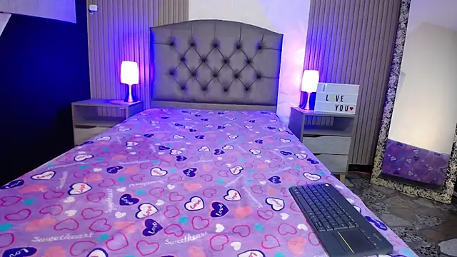 Snapshot of cheryl_hs chatting on 02.14.25 cheryl hs online show from 02.14.25