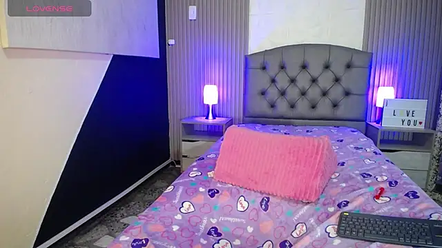 Snapshot of cheryl_hs chatting on 03.22.25 cheryl hs online show from 03.22.25