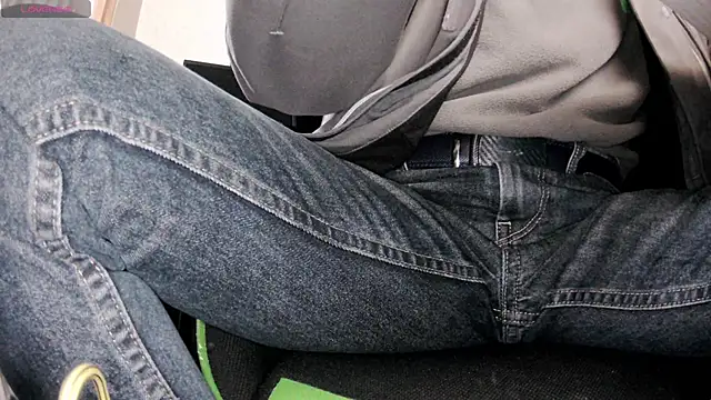 Snapshot of GuidedShipyard chatting on 12.16.24 GuidedShipyard online show from 12.16.24