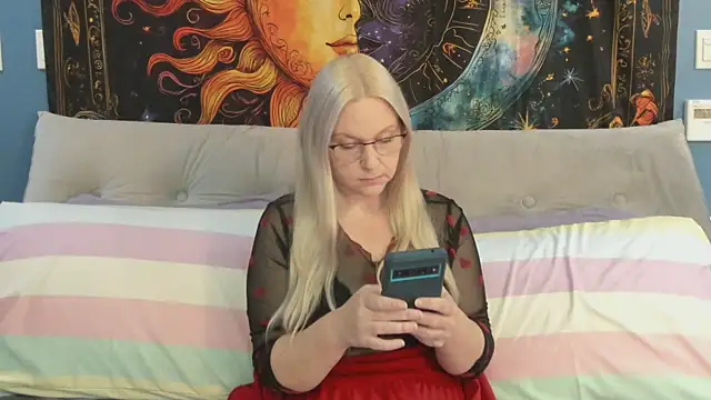 Snapshot of SaraBearXo chatting on 09.11.25 SaraBearXo online show from 09.11.25