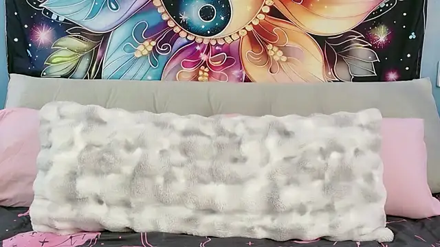 SaraBearXo online show from 02.28.26