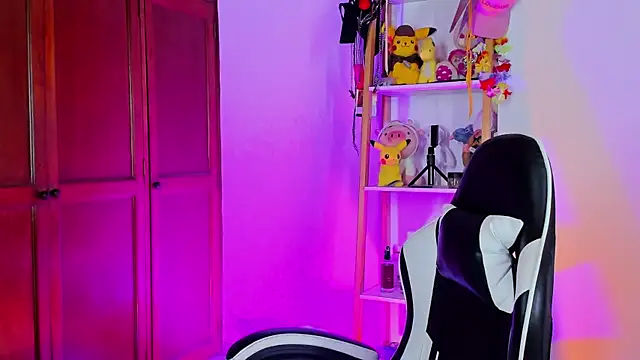 Snapshot of eymy-hadid chatting on 11.25.25 eymy-hadid online show from 11.25.25