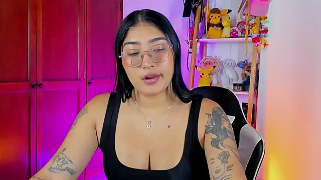 Snapshot of eymy-hadid chatting on 12.04.25 eymy-hadid online show from 12.04.25