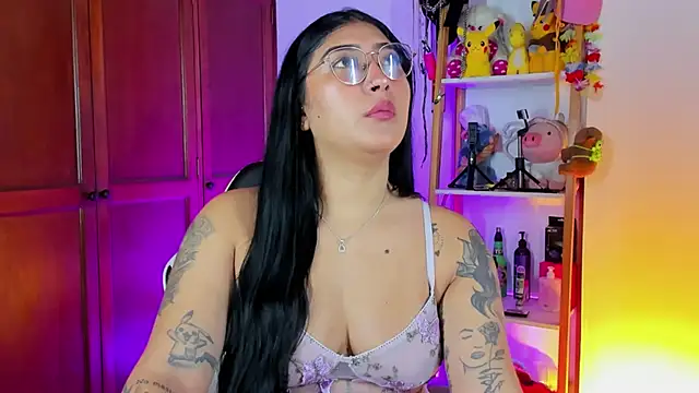 Snapshot of eymy-hadid chatting on 12.18.25 eymy-hadid online show from 12.18.25