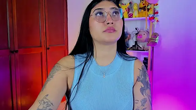 Snapshot of eymy-hadid chatting on 12.21.25 eymy-hadid online show from 12.21.25