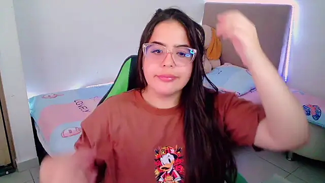 Snapshot of _alicia_z chatting on 02.04.25 alicia z online show from 02.04.25