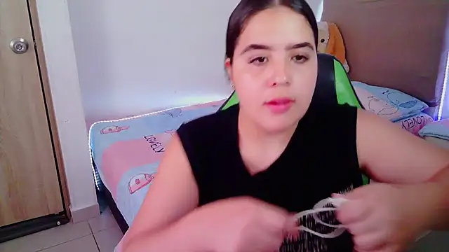 Snapshot of _alicia_z chatting on 02.06.25 alicia z online show from 02.06.25